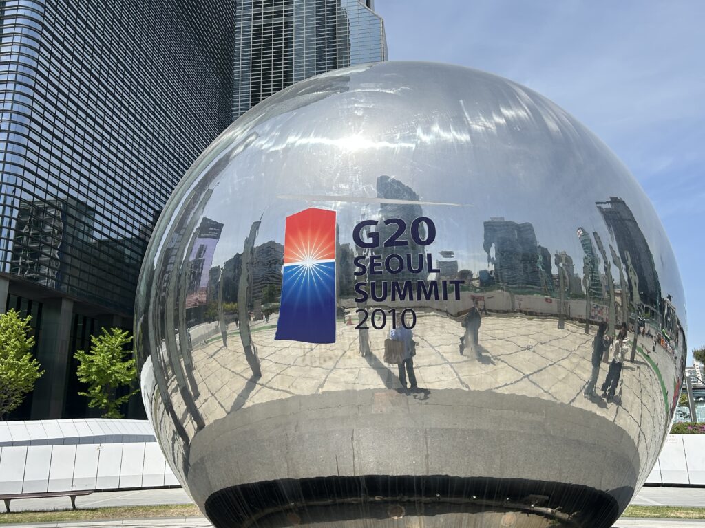 G20 Seoul Summit 2010 sculpture