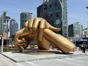 7 Essential Stops in COEX : Gangnam Style sculpture