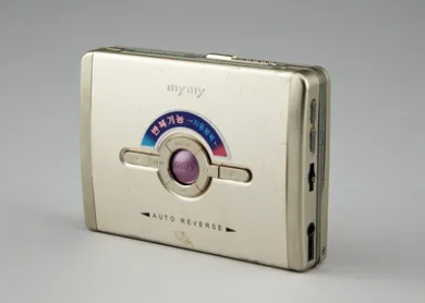 Vintage Korean cassette player Samsung mymy 1980s retro K-Pop history