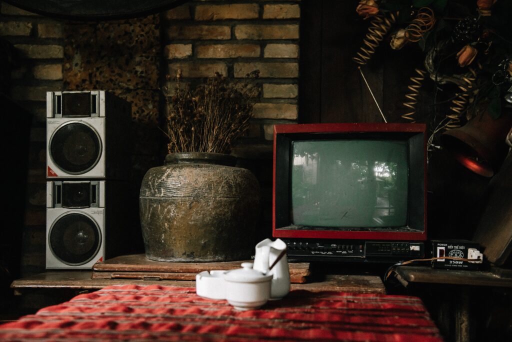 Modern South Korea Historical K-drama & Movies : the old vintage television in 1980s