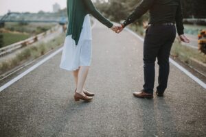 Korean dating culture: holding hands each others